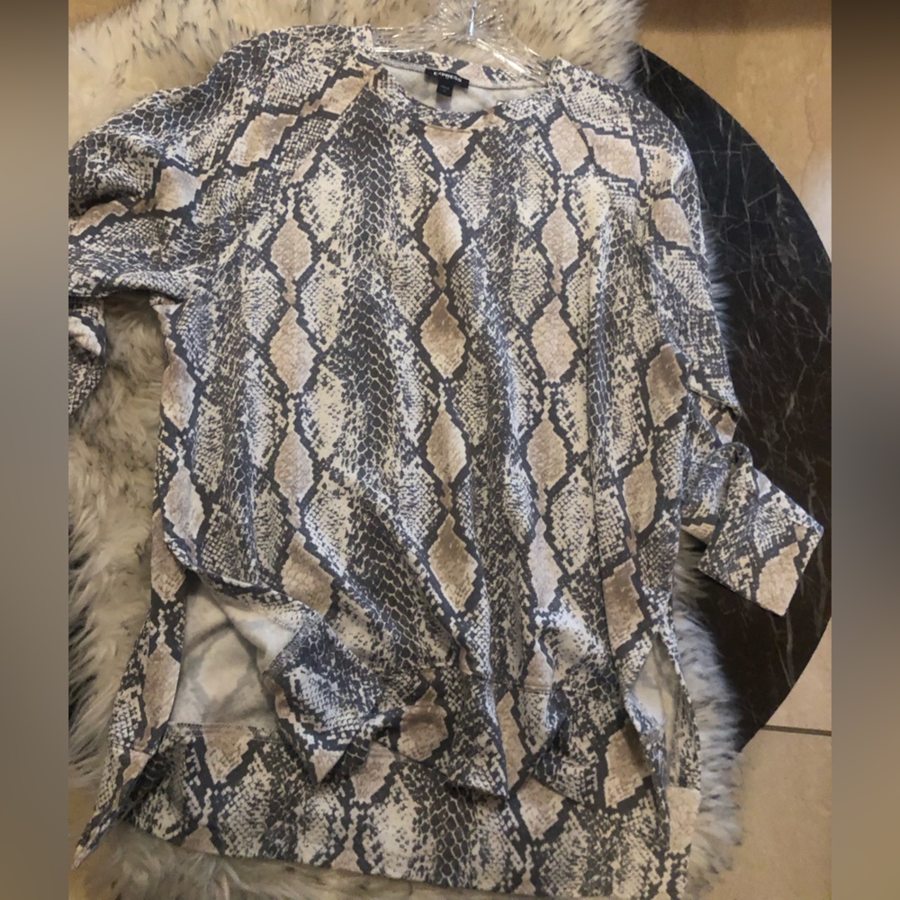 Comfortable Express long sleeve top